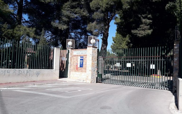 Suspensión de clases en el IES Justo Millán debido a fuertes vientos