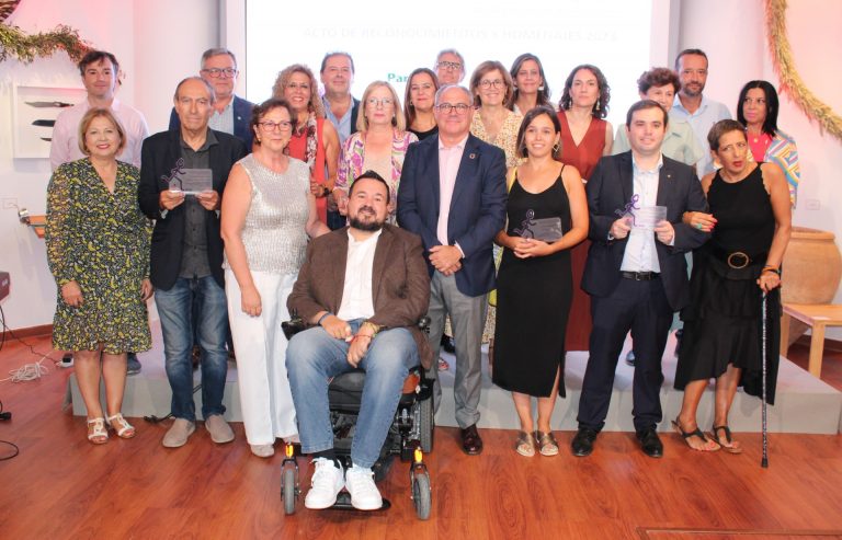 Las asociaciones de Parkinson de Albacete reconocen la labor de los neurólogos del Hospital de Hellín