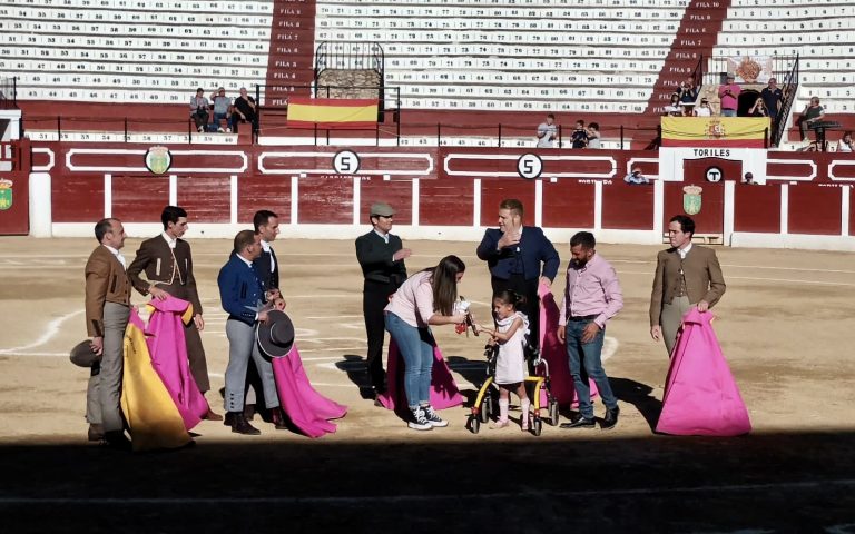 Hellín respondió a la llamada de Triana. La niña afectada por una enfermedad rara