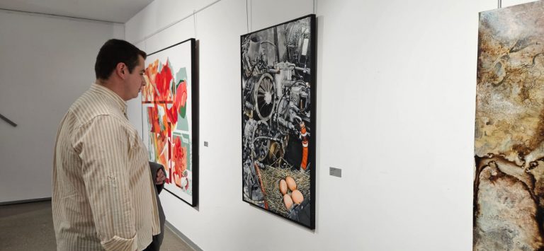 La inauguración de la exposición ‘Ciudad de Hellín’ marca el comienzo de las Fiestas de San Rafael