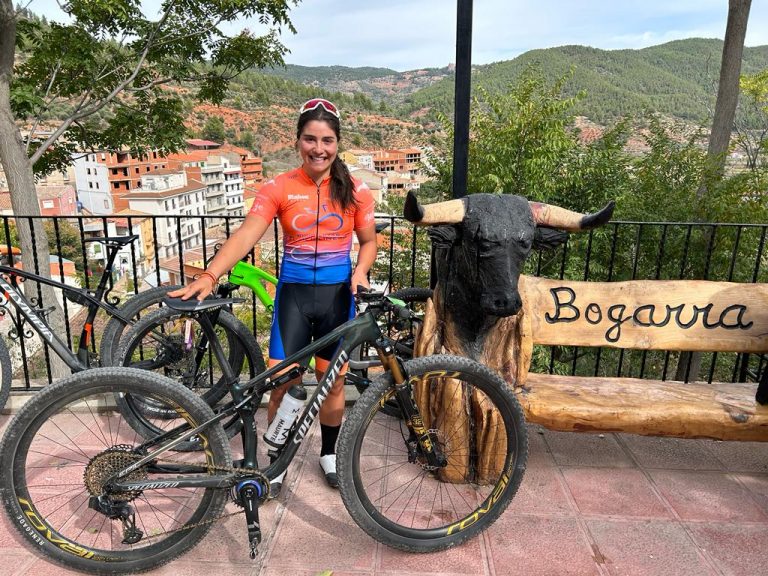 Lucia Navarro desatada y sin rivales en la BTT de Bogarra