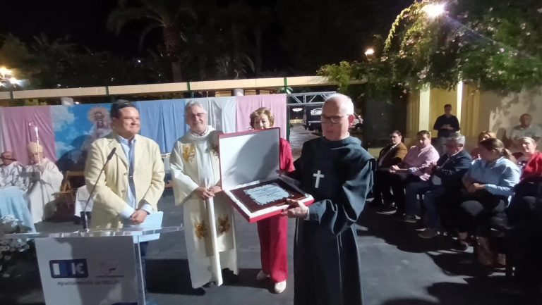 El XVIII premio “Una Corona para la Solidaridad” otorgado a Cruz Blanca de, Hellín-Dalila