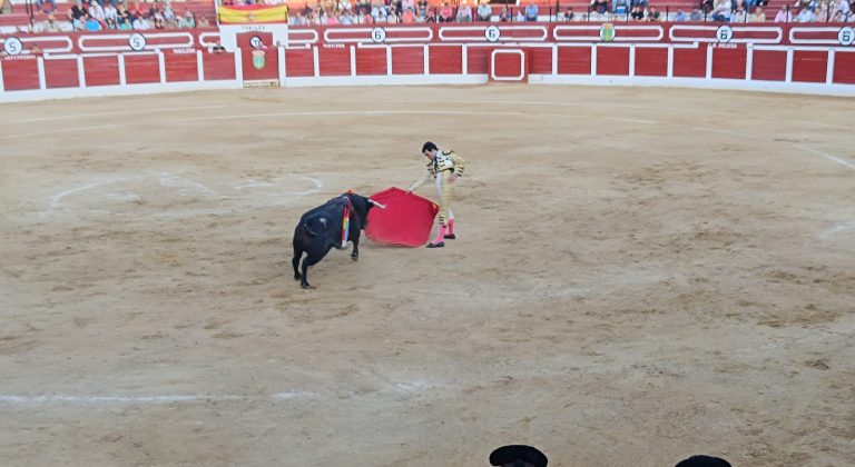 Triunfo destacado de Cristian Pérez y Sebastián Castella en la corrida de la Feria de Hellín