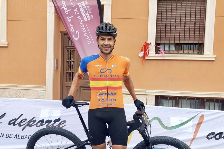 Alberto López triunfa en la prueba BTT de Chinchilla de Montearagón