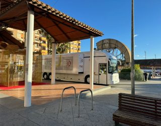 Generación D impulsa la digitalización en Hellín con su autobús tecnológico