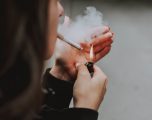 La prohibición de fumar en terrazas y limitar los ‘vaper’, cada vez más cerca