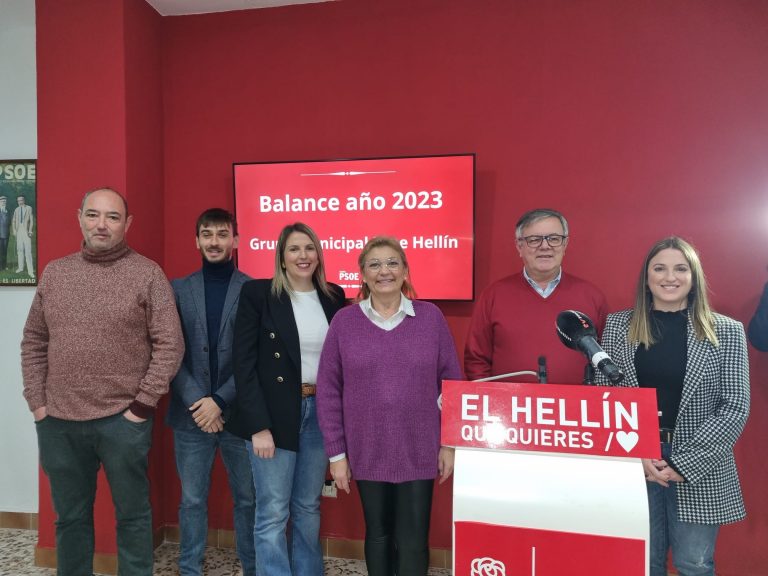 El PSOE acusa al PP de haber vivido de las rentas