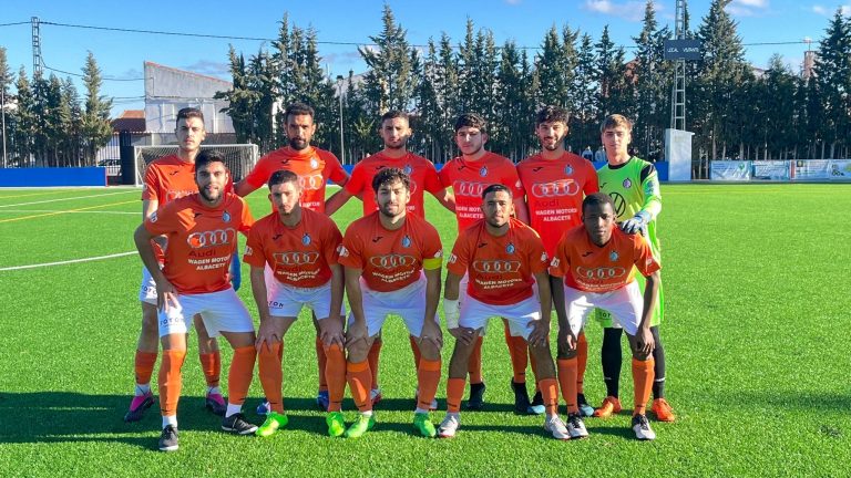 Tras un disputado partido, el Hellín vence al Aguas Nuevas y continúa invicto