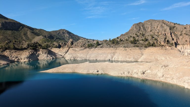 La CHS limita el desembalse a solo 210 hectómetros para el 2024-2025