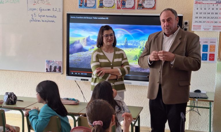 El consejero de Agricultura anuncia continuidad de programas escolares en Hellín