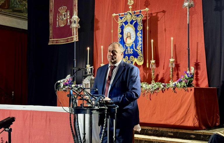 Julián Martínez Lizán, ensalza el valor religioso y cultural de la Semana Santa de Hellín