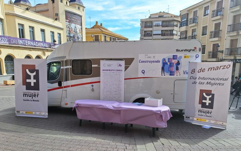La Plaza de la Iglesia de Hellín acoge una celebración en honor al Día Internacional de la Mujer