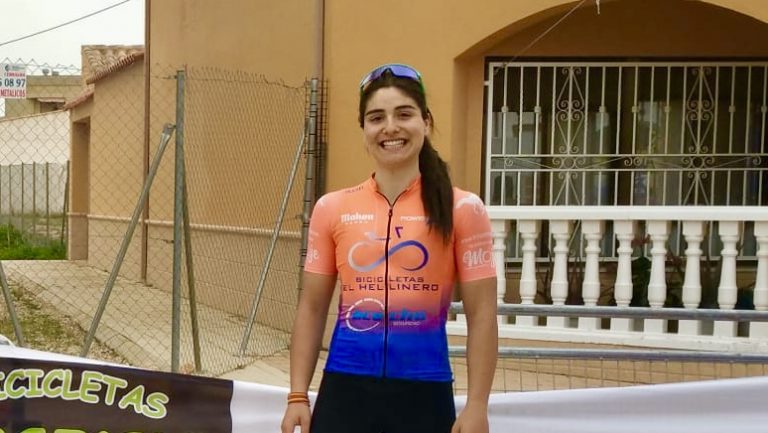 Lucía Navarro Cuesta triunfa en la categoría femenina de la BTT de Alpera
