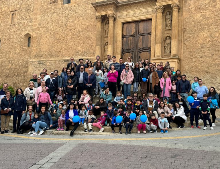 Hellín da inicio a la Semana del Autismo con un emotivo acto en la Plaza de la Iglesia