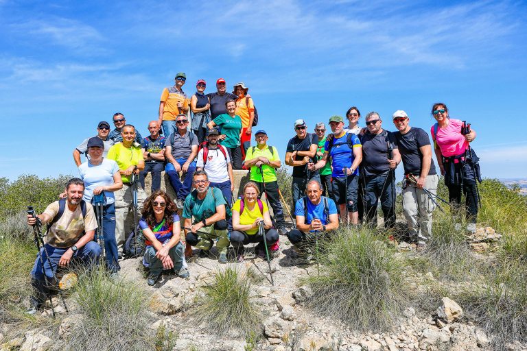Senderistas conquistan las alturas de Ontur en las Rutas de Senderismo de la Diputación