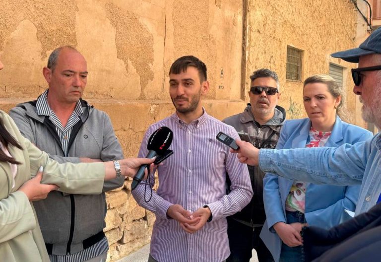 El concejal socialista Miguel Ángel Callejas, denuncia un despropósito urbanístico en la calle Esparto
