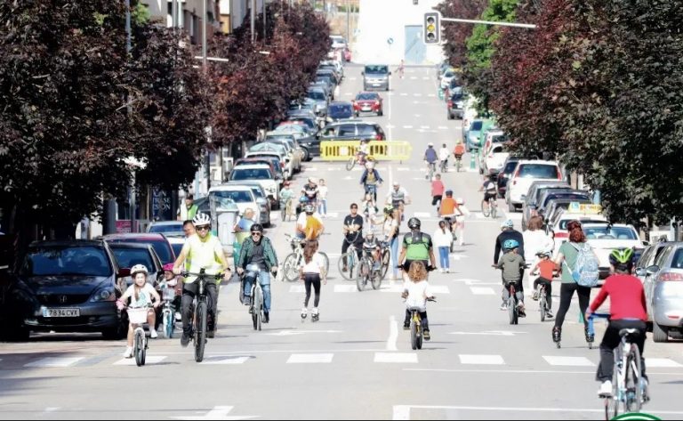 Hellín celebra la movilidad activa con su tercera Bicifestación