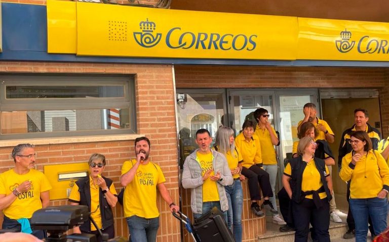 Seguimiento total de la huelga en el servicio de reparto de Correos por la reducción de personal