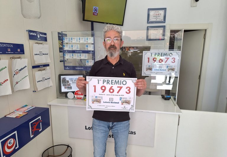 La administración Unamuno entrega el primer premio del sorteo de Lotería del Jueves
