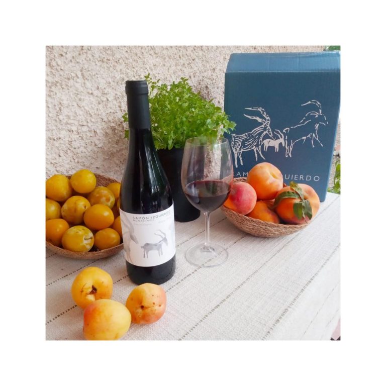 La bodega ecológica Ramón Izquierdo galardonada con la medalla de Oro por la guía WINE UP 2023-2024 