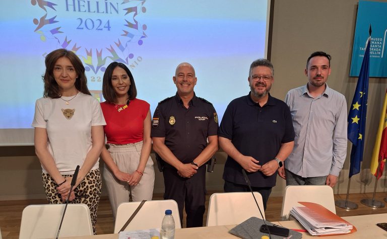 Una mesa redonda sobre la Ley de la Diversidad Sexual y Derechos de LGTBI inauguró los actos para conmemorar el Día Internacional del Orgullo