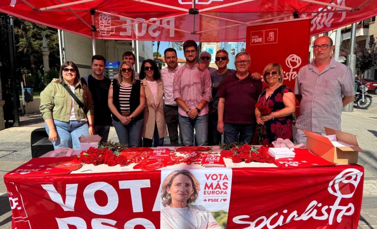 Los partidos políticos hacen un llamado a la acción cívica en el Mercadillo de cara a las Elecciones Europeas