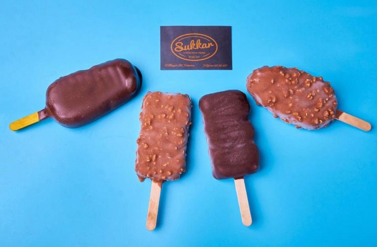 Helados artesanos con sabores de Panecicos y Moniquí en la Panadería Pastelería Sukkar