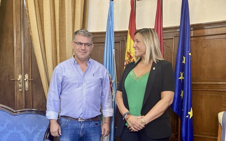 El PP cede tres concejalías a Vox en un nuevo acuerdo de gobernabilidad en el Ayuntamiento