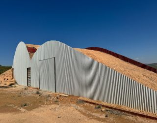 “More a Mora” el curioso proyecto artístico cercano Torre Uchea en pausa