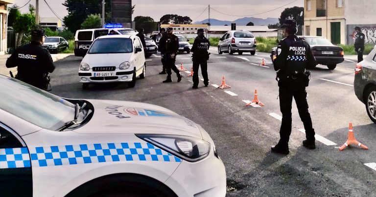 La Policía Local de Hellín refuerza los controles de tráfico y consumo de alcohol durante las fiestas navideñas