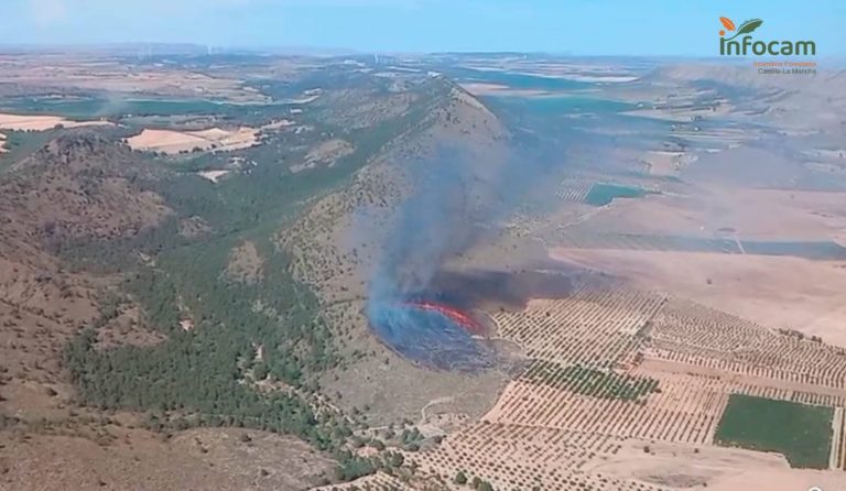 Incendio forestal en Tobarra afecta a la zona de monte bajo cerca de las entresierras