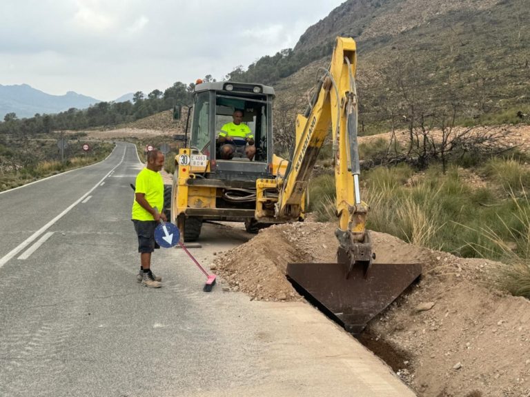 La Diputación de Albacete arregla las cunetas del Puerto de Agramón
