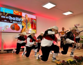 Los Danzantes de Isso protagonizan el folklore en la Feria de Albacete, con Hellín como estandarte cultural