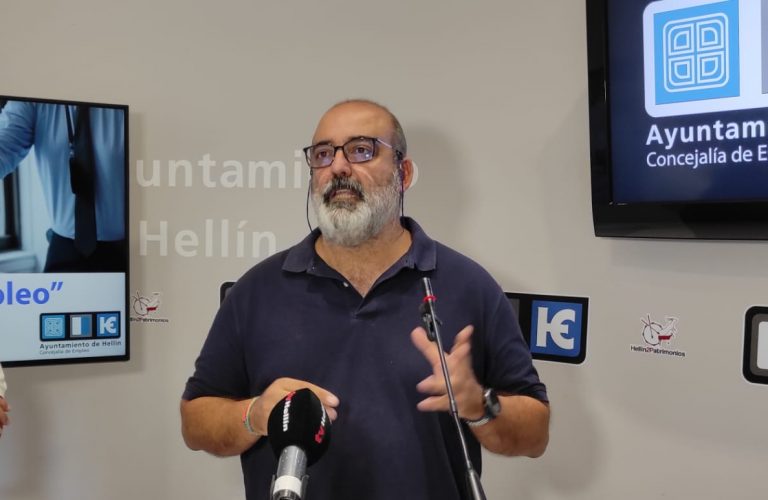 Víctor Torres presenta la nueva oferta de planes de empleo del Centro de Formación Municipal