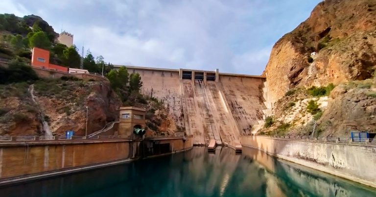 Obras de adecuación en la presa del Cenajo para mejora de los desagües de fondo