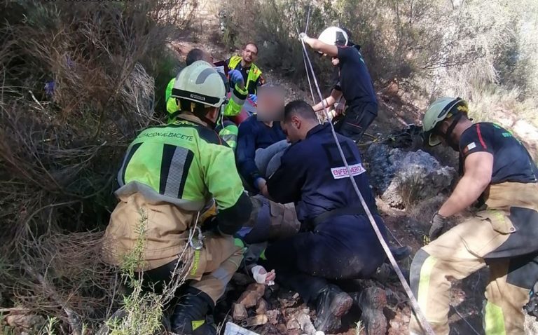 Una mujer se precipita desde una cascada en Letur y sobrevive con múltiples fracturas