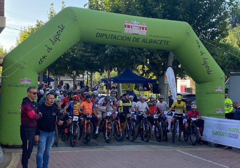 Julián Ferrero y Mariló Herrera ganan la prueba BTT ‘Cañones del Segura’