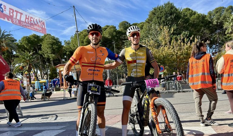 Alberto López y Lucía Navarro vuelven a ganar en la BTT de Hellín
