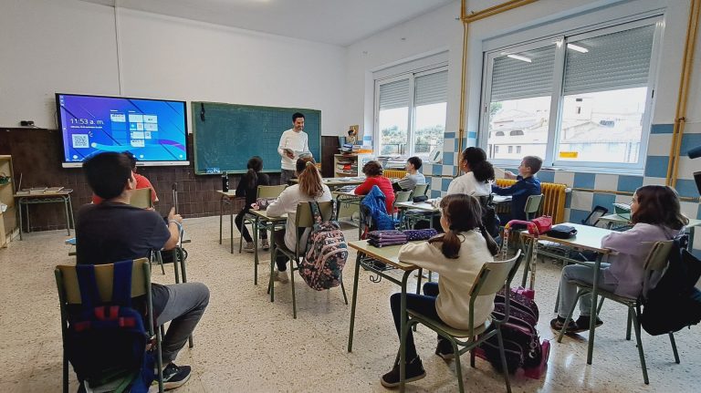 Los escolares de Letur vuelven a su colegio tras la riada