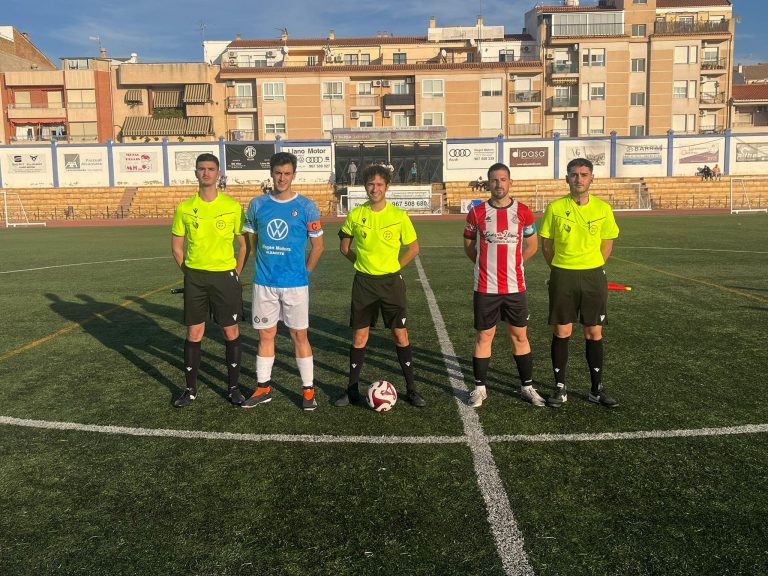 El Hellín C.F. se impone al Atl. Ibañés en el Día del Aficionado