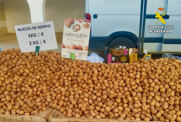 Una operación policial destapa la venta de nueces de Nerpio falsas en el mercadillo de Hellín