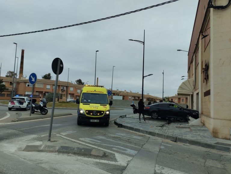 Accidente de tráfico en la Avenida Libertad de Hellín