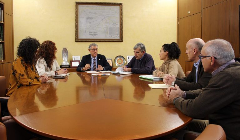 La CHS y Tobarra abordan sanciones por vertidos y el uso de aguas depuradas en agricultura