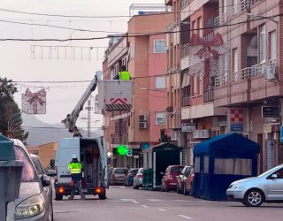 El PSOE de Hellín denuncia irregularidades en la instalación del alumbrado navideño