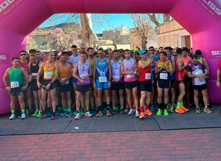Elche de la Sierra celebra las bodas de plata de la Vuelta a la Peña de San Blas con más de 1.100 corredores