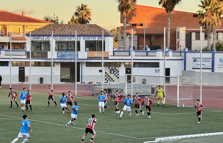 El Hellín C.F. logra una victoria agónica frente al Atlético Tarazona en Santa Ana