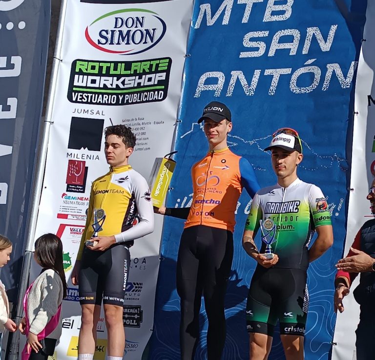 El Club Ciclista Hellín Ciudad del Tambor sube al podio en Jumilla con Sergio López y Juan González