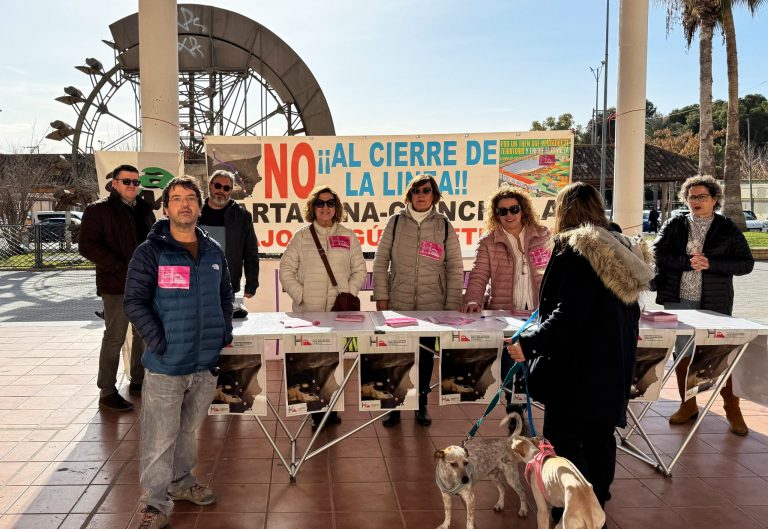 La Plataforma por el Tren para Hellín y Comarcas vuelve a movilizarse con mesas informativas en el Recinto Ferial