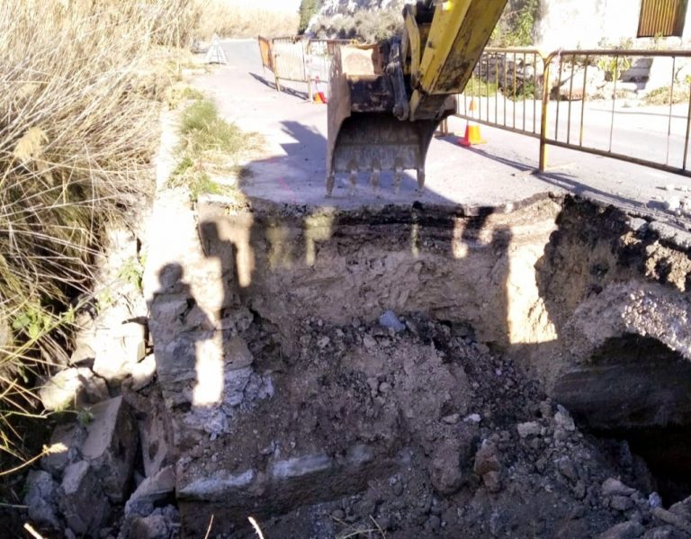 La Diputación actúa de emergencia en la AB-4002 de Las Minas