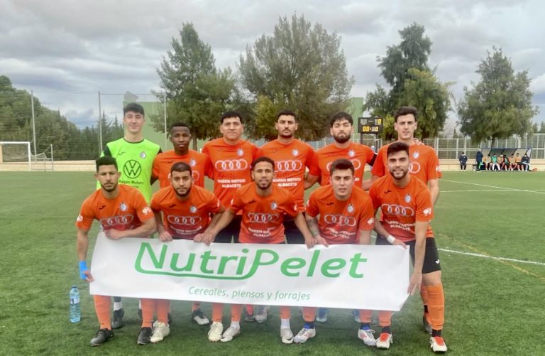 Hellín C.F. se impone en Caudete y escala al segundo puesto